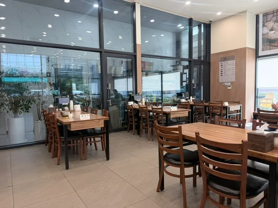 Seating area during the lunch rush