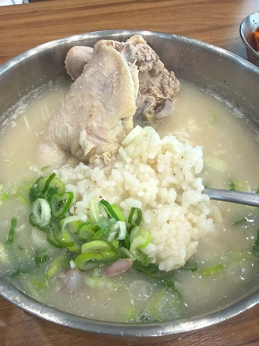 A bowl of dak gomtang with a hint of pepper aroma