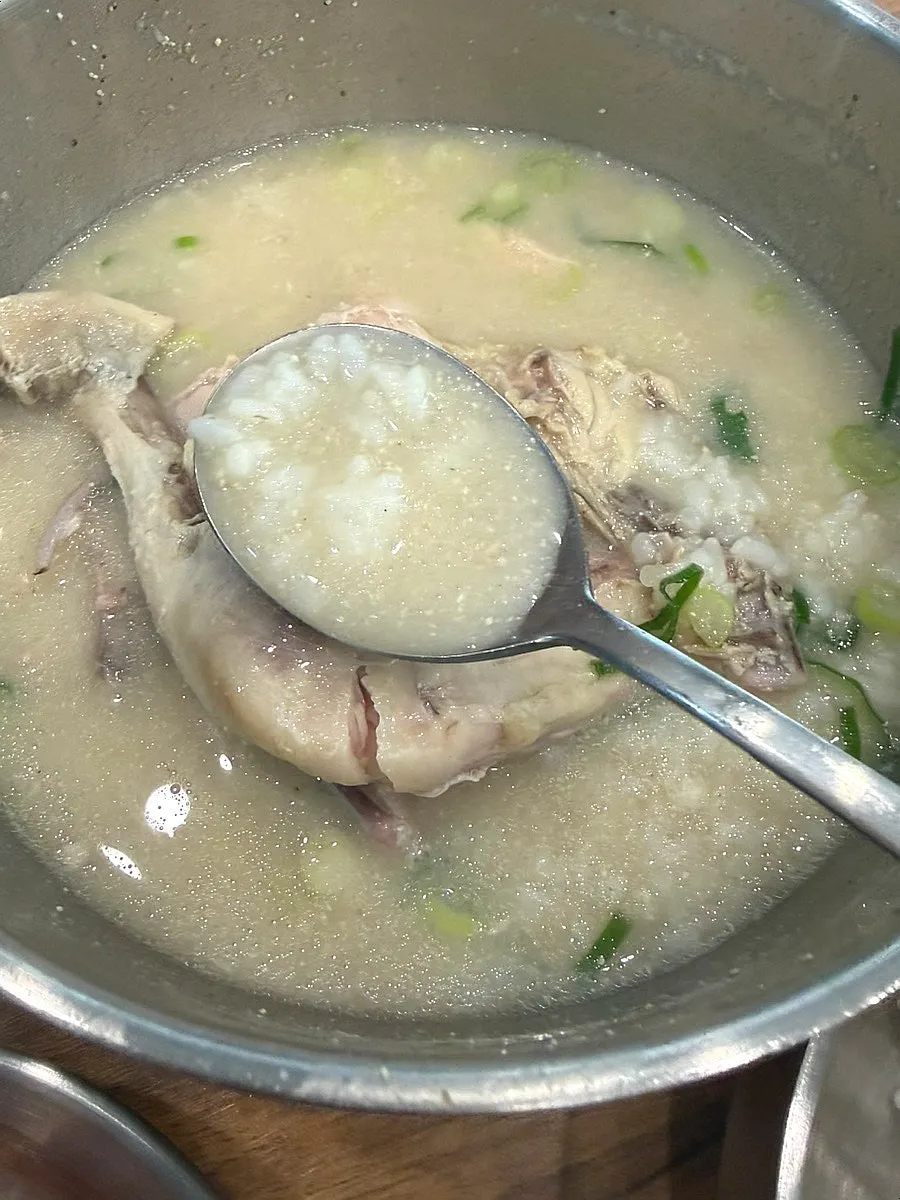 A dak gomtang bowl emptied down to the last drop