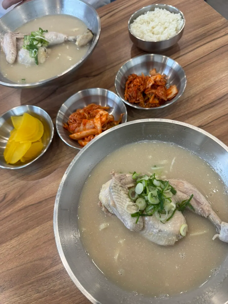 Hot chicken kalguksu arriving after 15 minutes