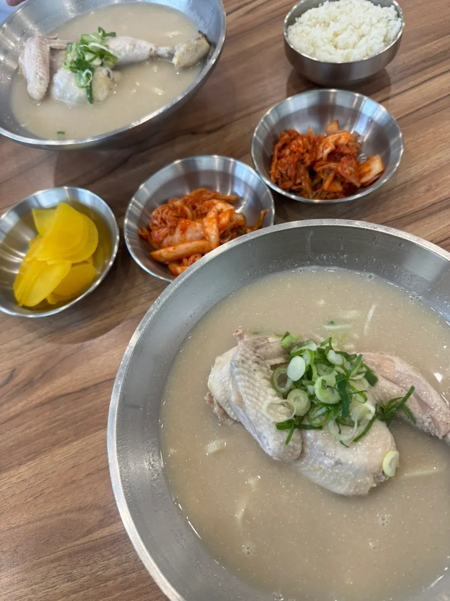 Perilla broth kalguksu with half a chicken