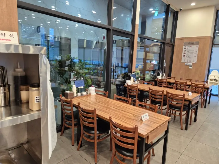 Entrance of Eonyang Dak Kalguksu Songdo Branch