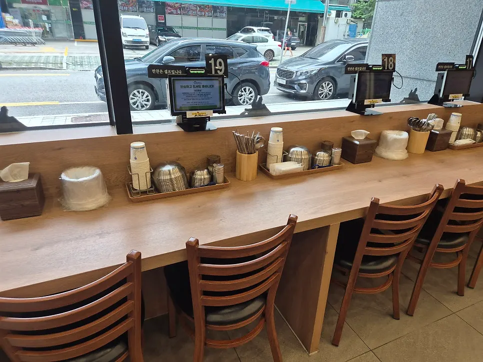 Seating layout inside the Songdo chicken kalguksu restaurant