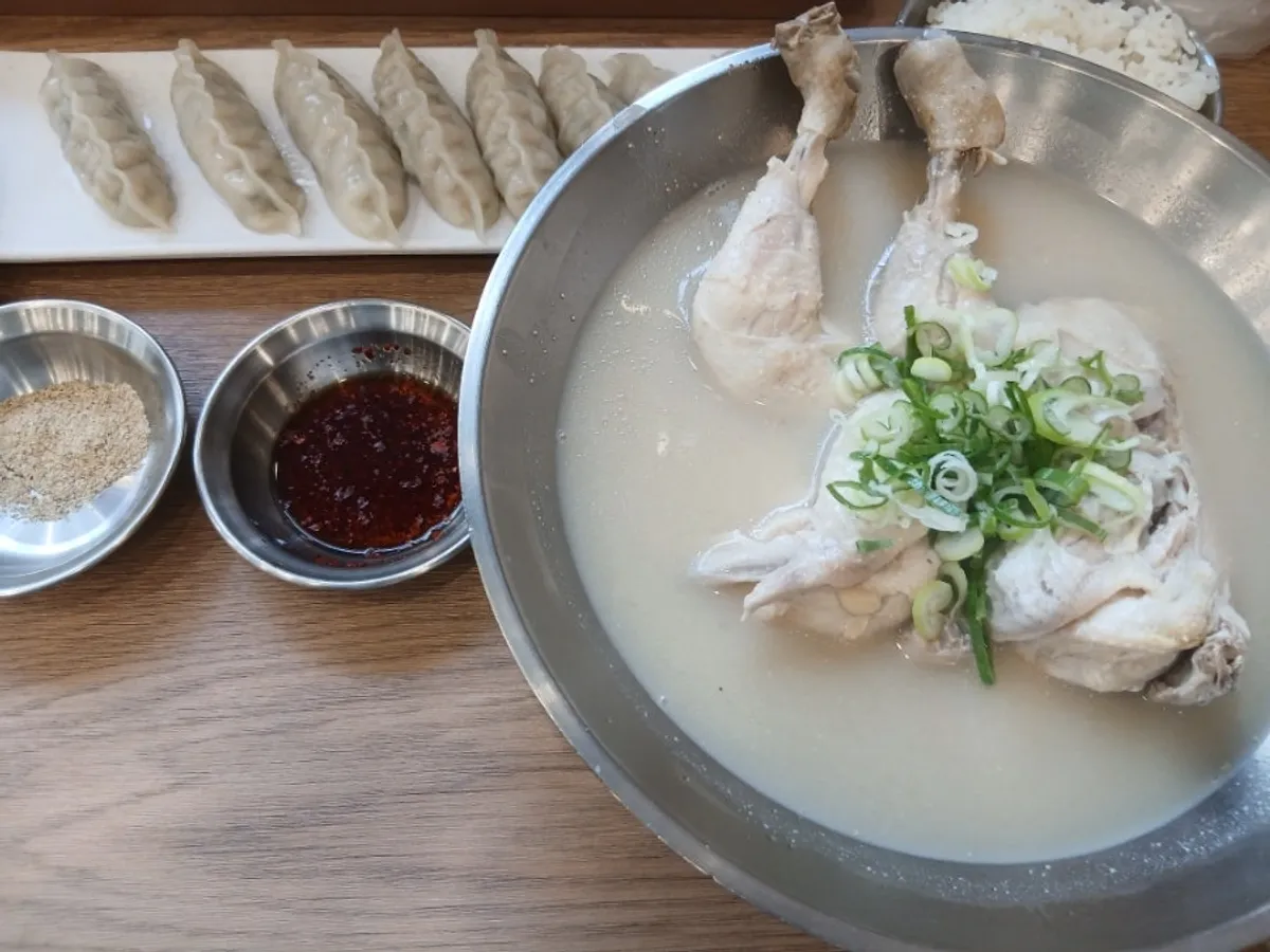 언양닭칼국수 인천송도점 매장 모습