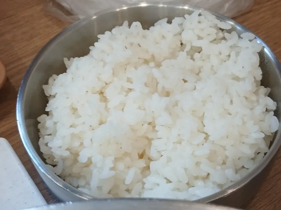 싱겁게 주문한 담백한 닭곰탕