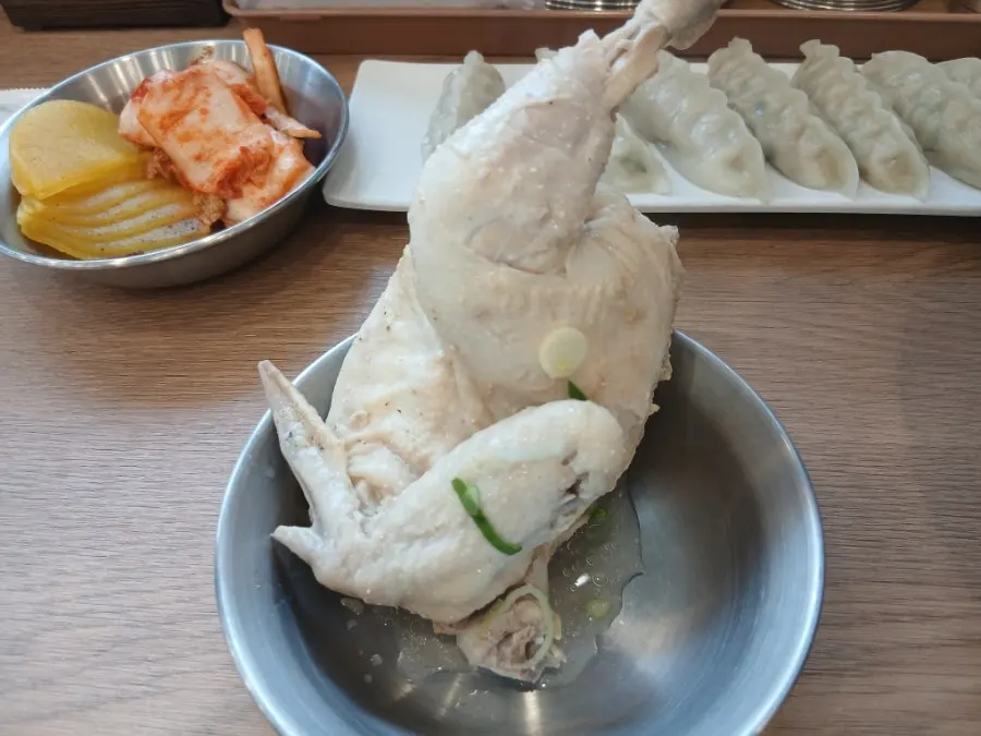 부드러운 닭곰탕 닭고기 살