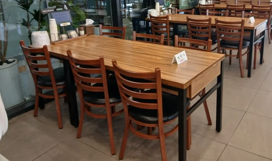 언양닭칼국수 인천송도점 식사 자리 전경
