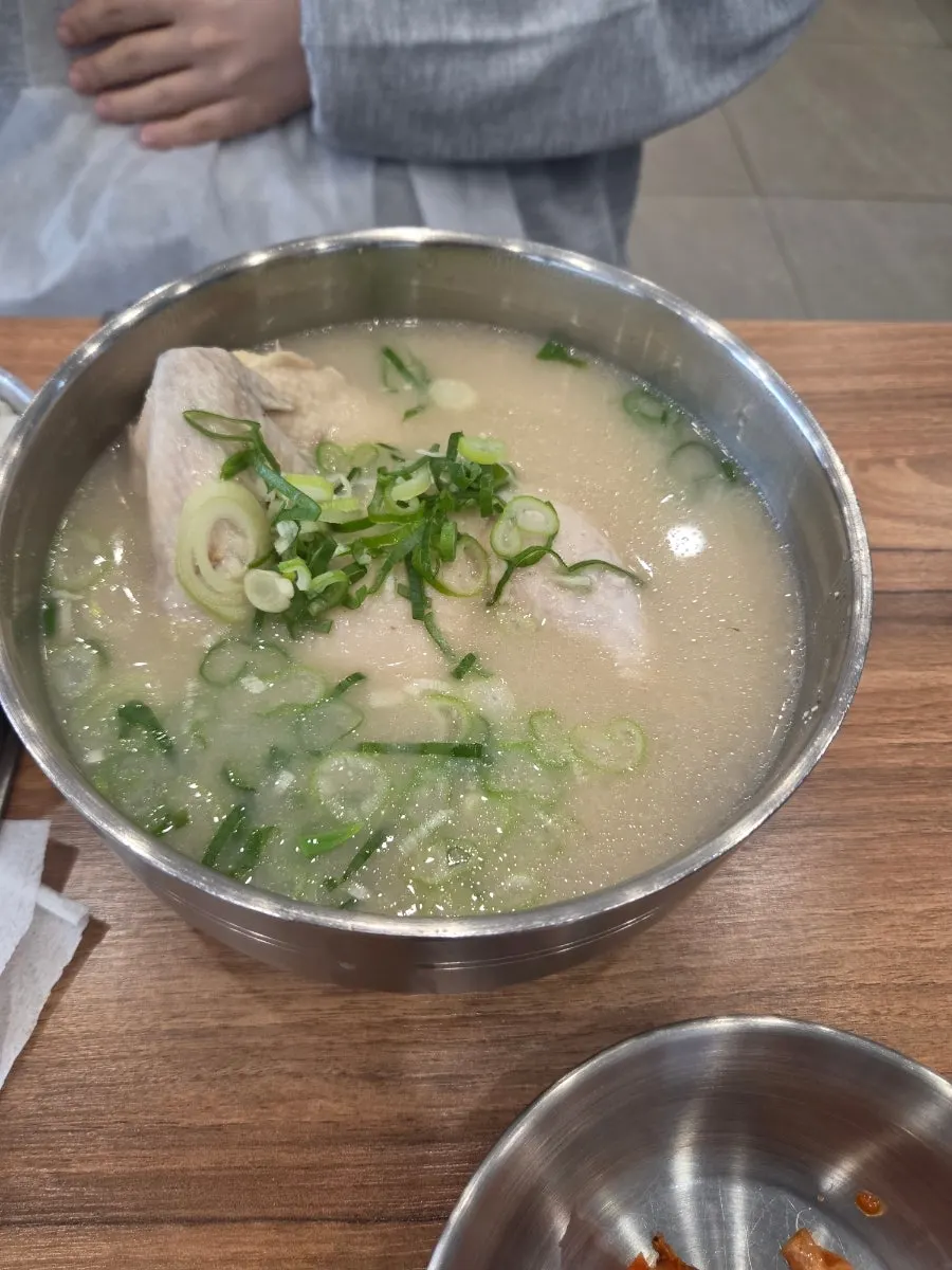 언양닭칼국수 인천송도점 닭곰탕 한 상