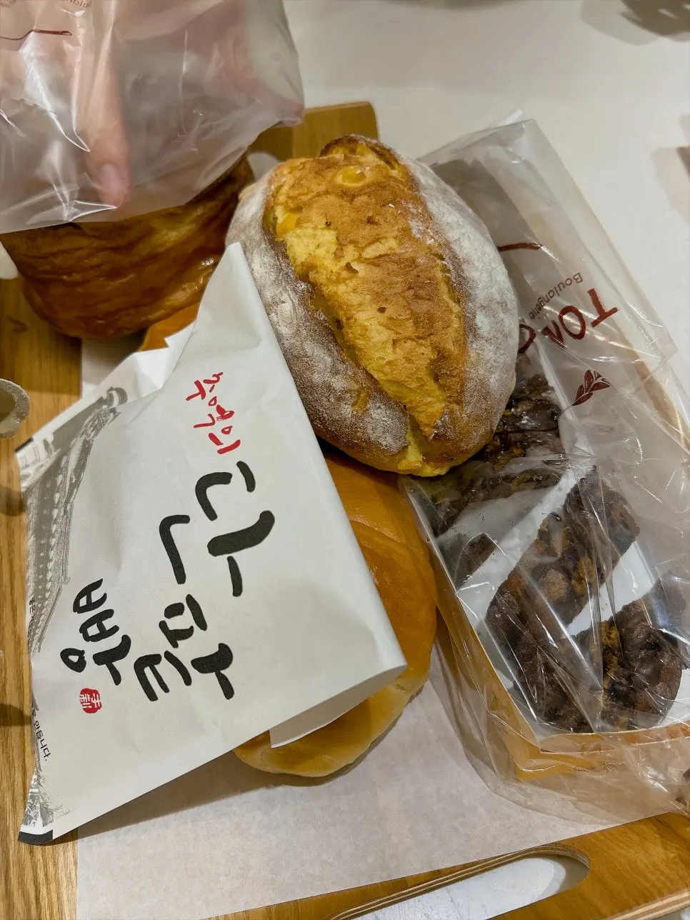 Visit to Tomoru Bakery in Songdo