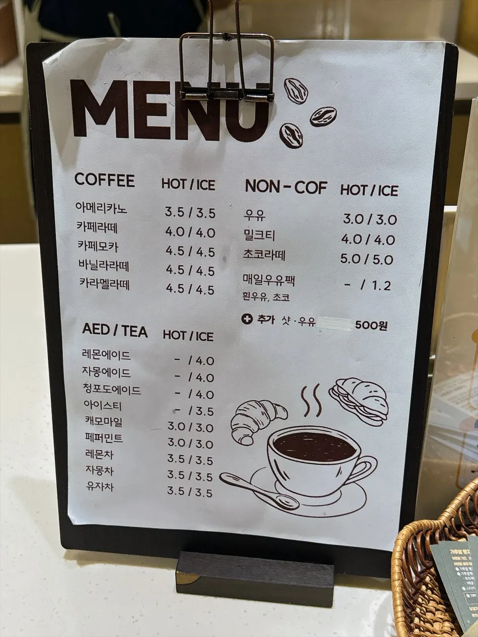 Tomoru Bakery menu board
