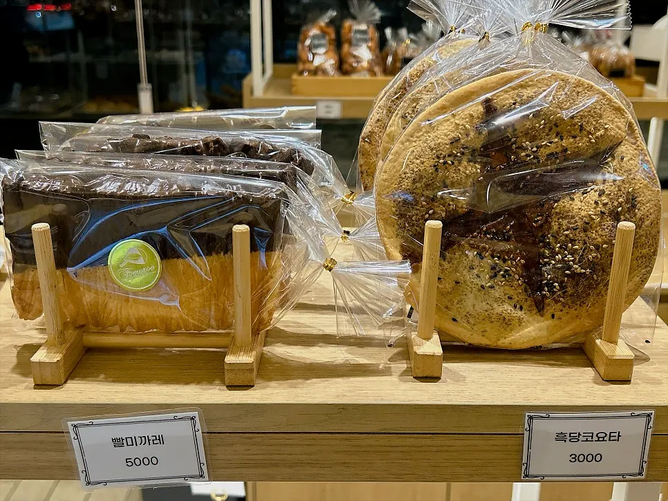 Snack breads at Tomoru Bakery