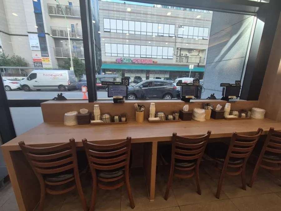 Solo dining seats facing the wall