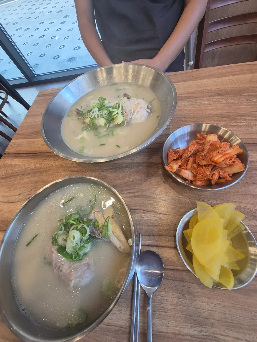 Sign explaining the 24-hour aged hand-cut noodles
