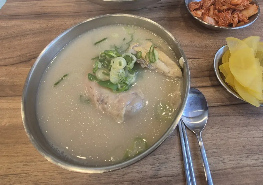 Perilla chicken gomtang with half a chicken