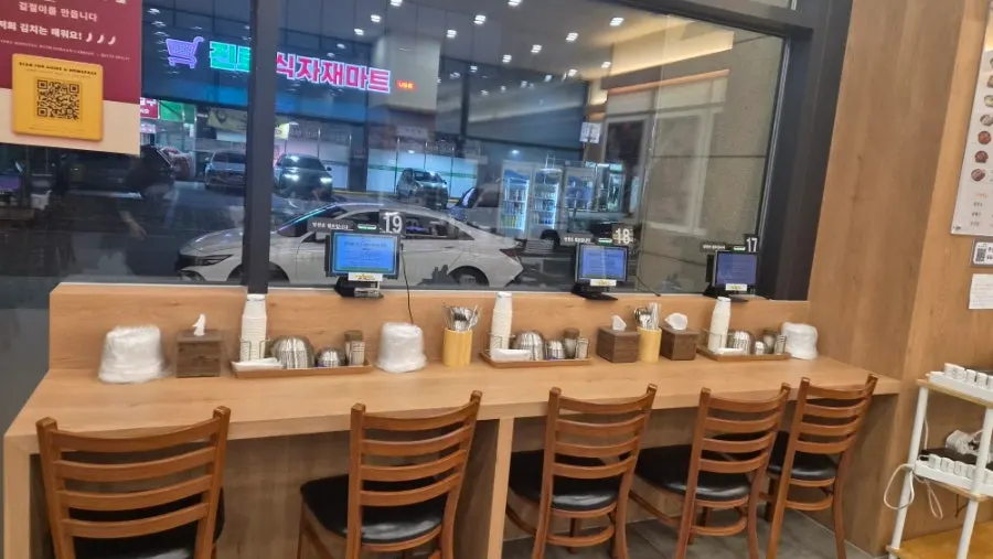 저녁 시간 언양닭칼국수 인천송도점 입구
