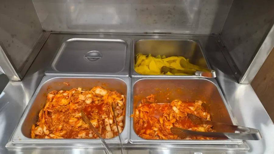 간격이 넓은 언양닭칼국수 단체석 테이블
