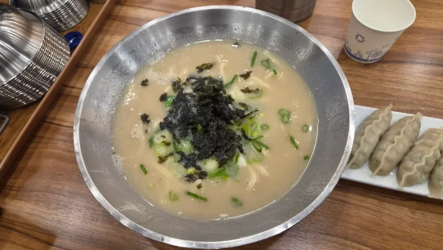 들깨를 넣은 언양식칼국수 한 그릇