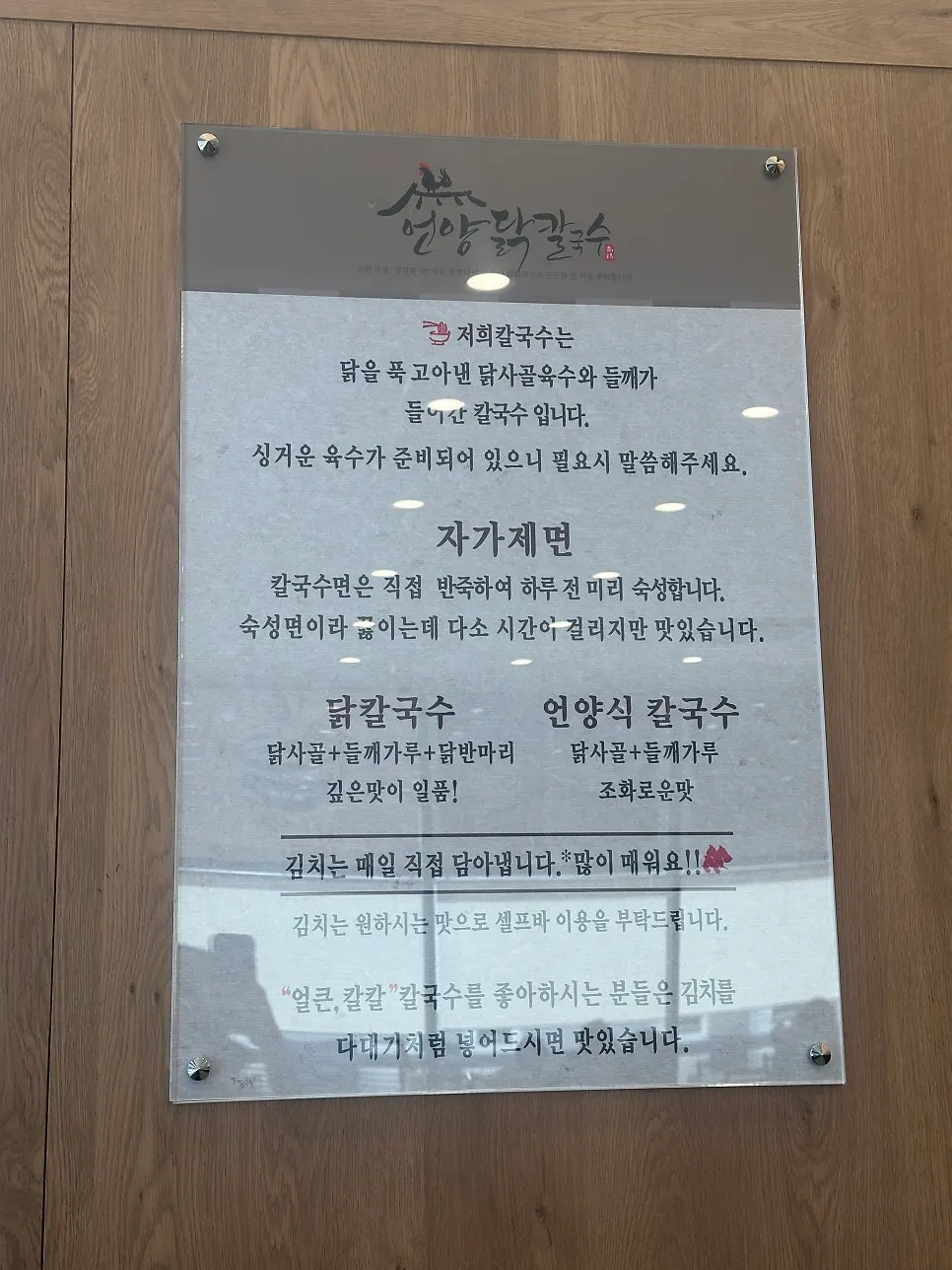 테이블 간격이 넓은 매장 관련 사진