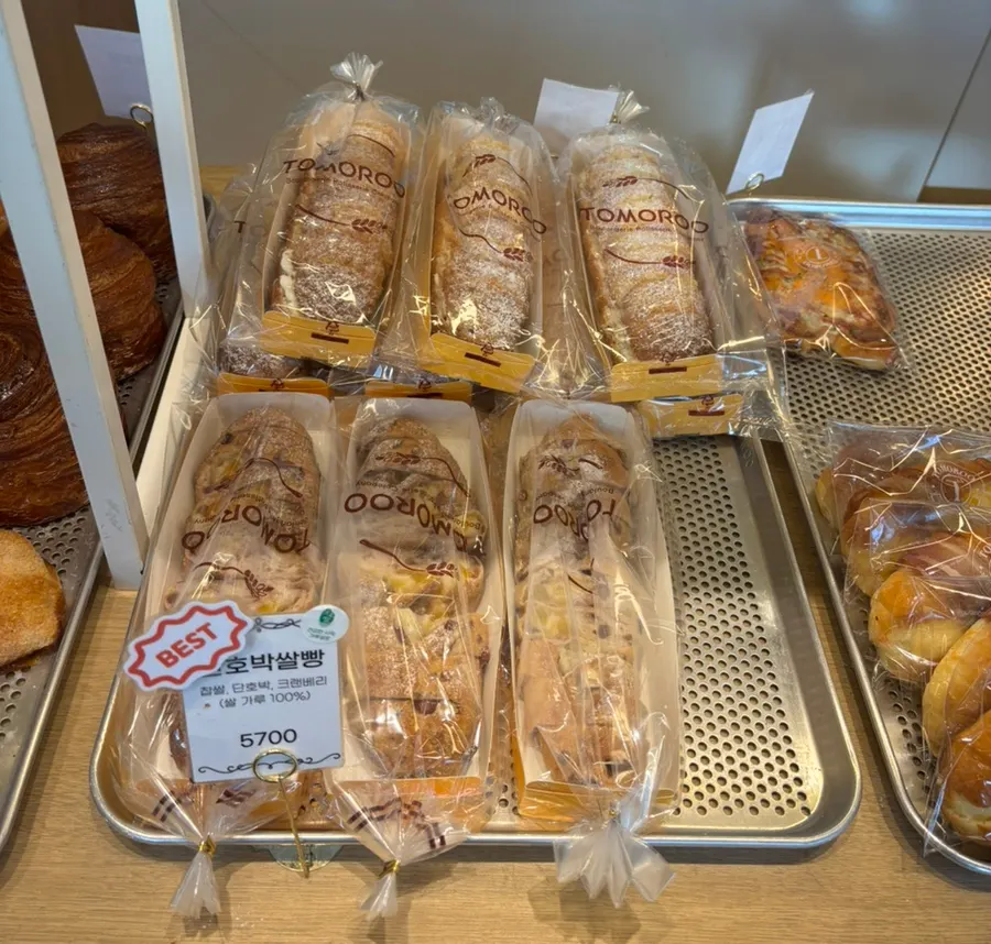 Fruit cake at Tomoru Bakery