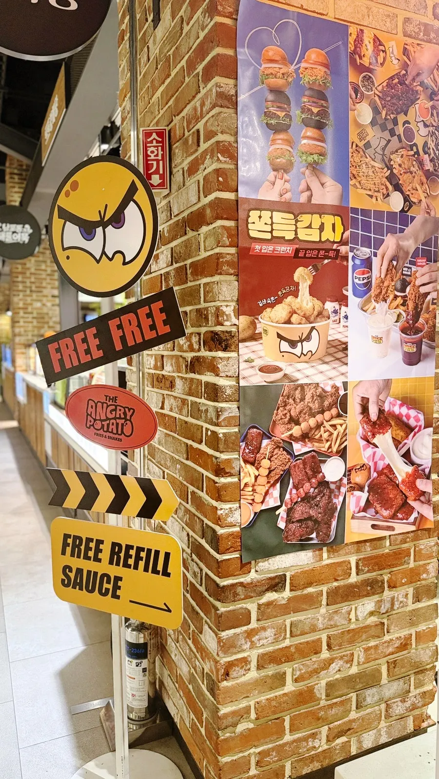 Free sauce bar and self-packaging guide