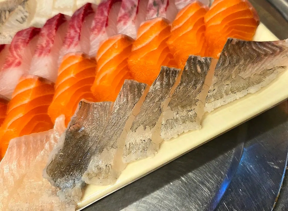 Made-to-order live fish sashimi assortment