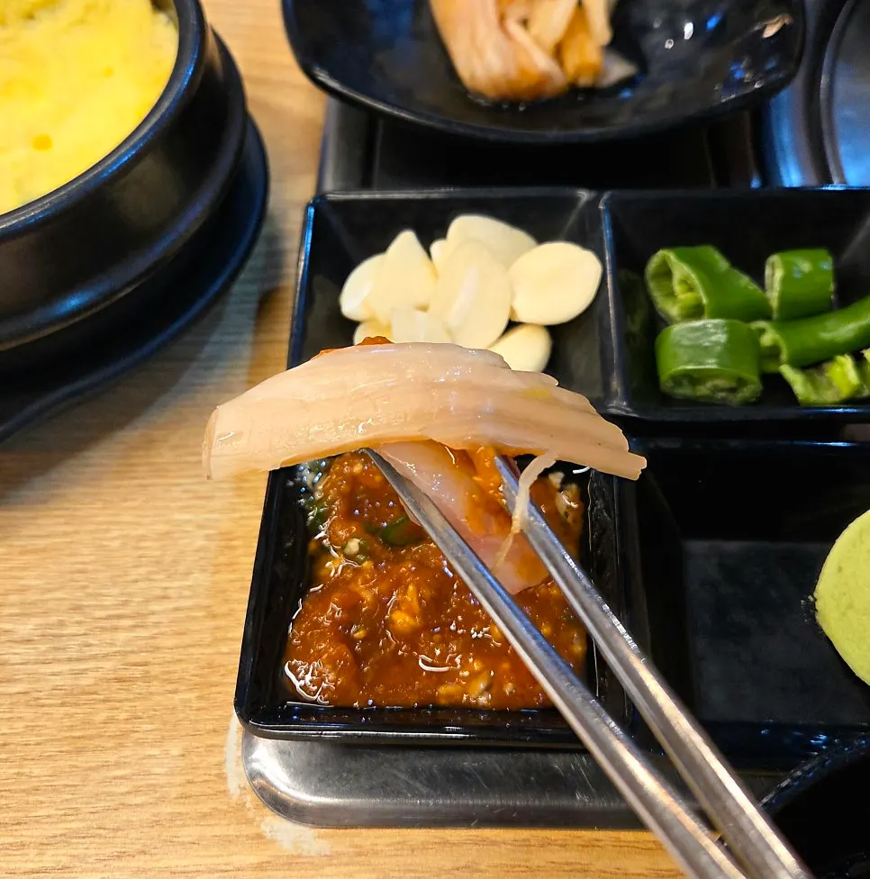 Sashimi with makjang and aged kimchi