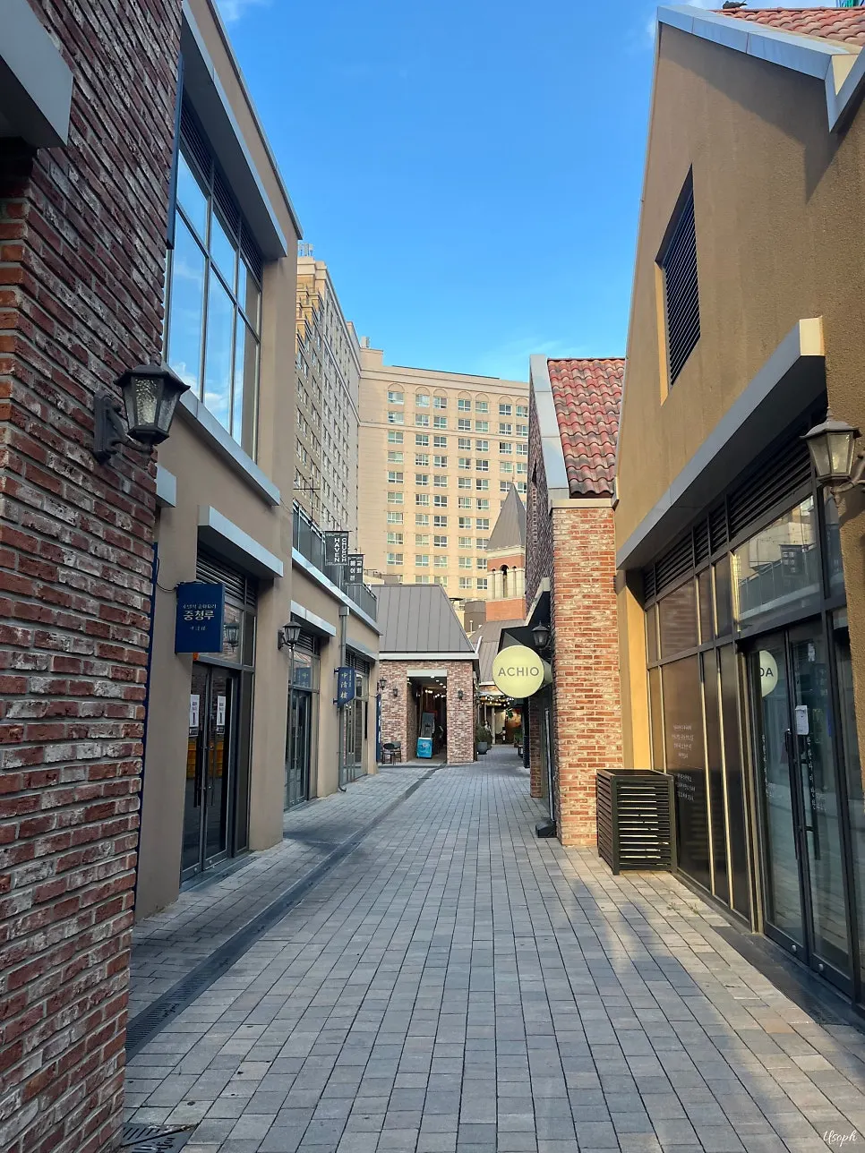 Artfore's international-style buildings