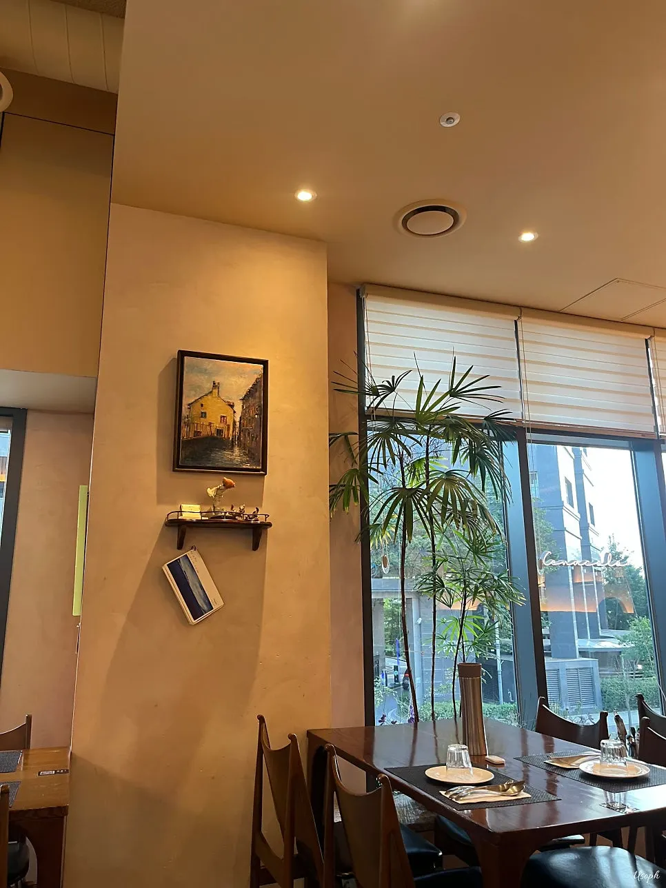 Cenacolo interior with warm lighting