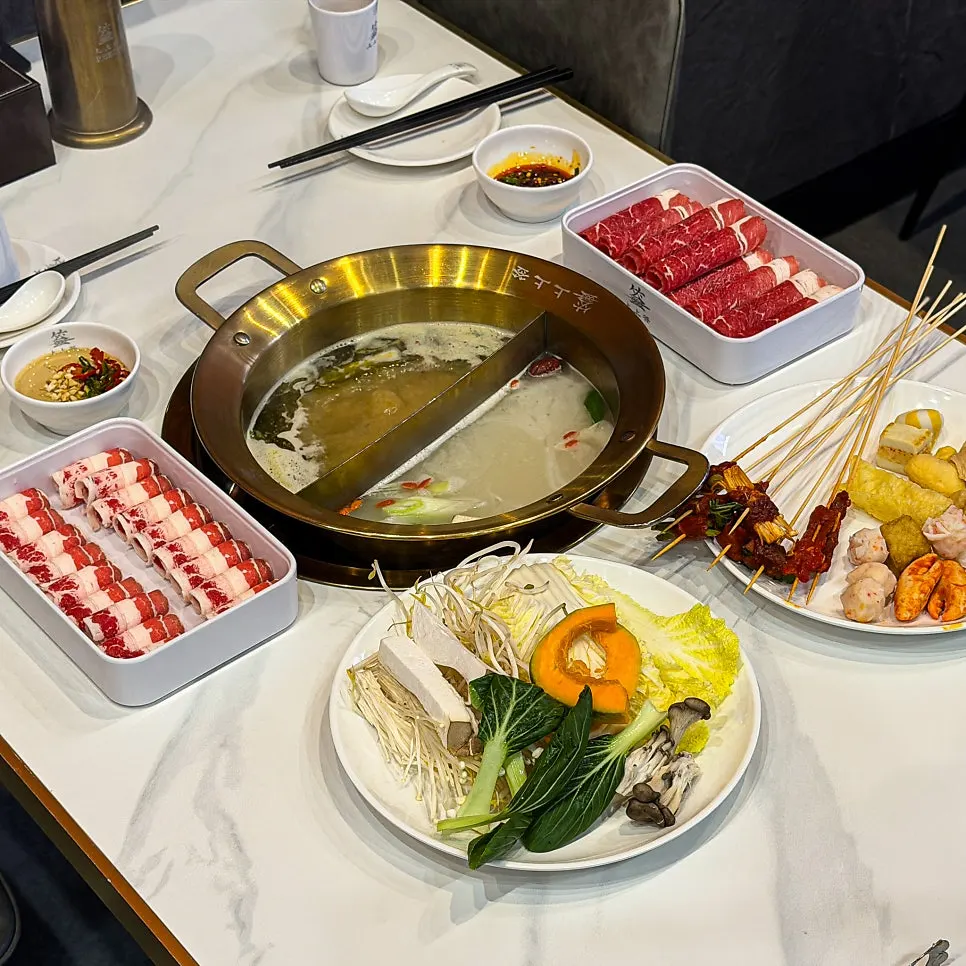 Photo of the all-you-can-eat selection including desserts and drinks