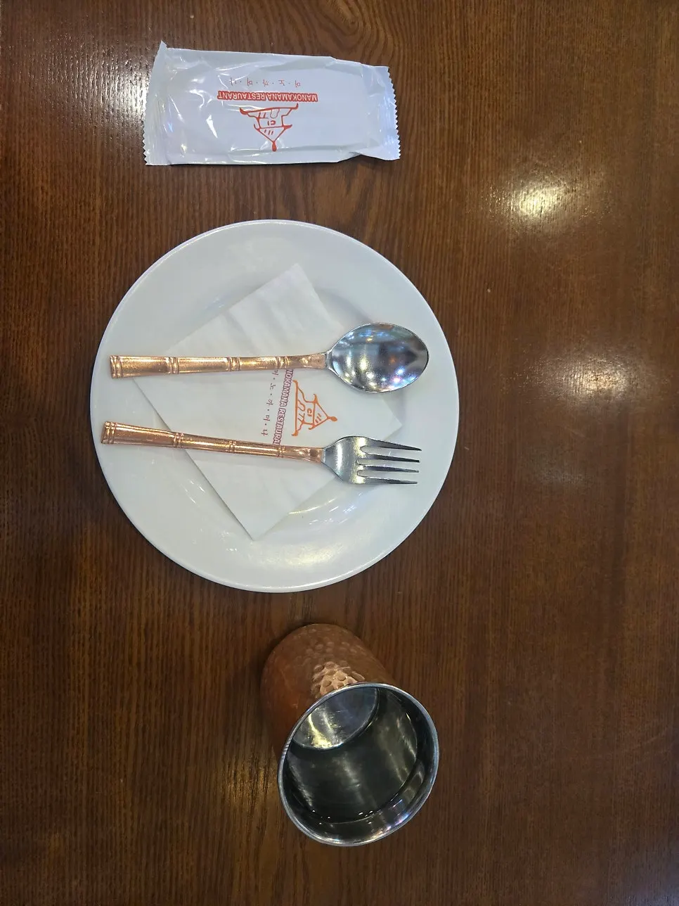 Table setting at Manokamana Songdo Branch