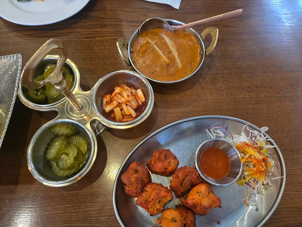 Red-marinated tandoori chicken