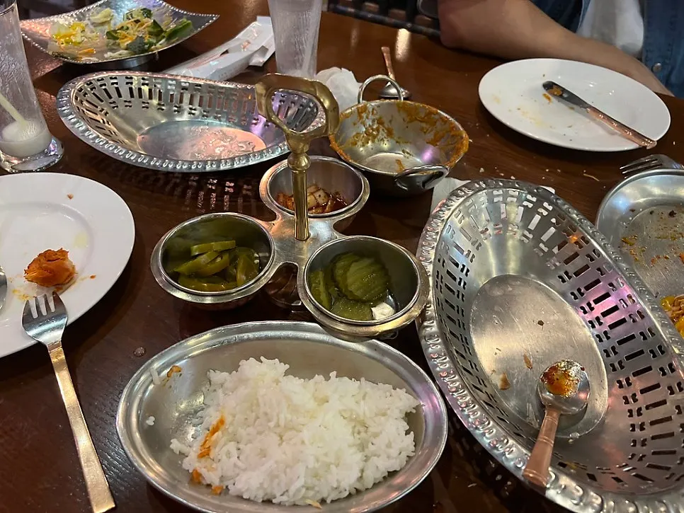 커리 소스까지 비운 접시