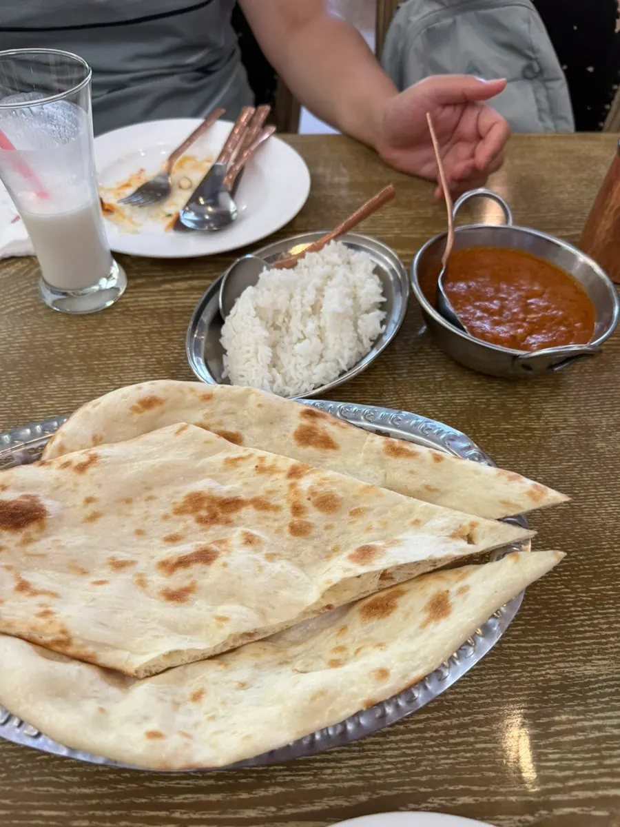 Close-up of chewy naan and chicken masala