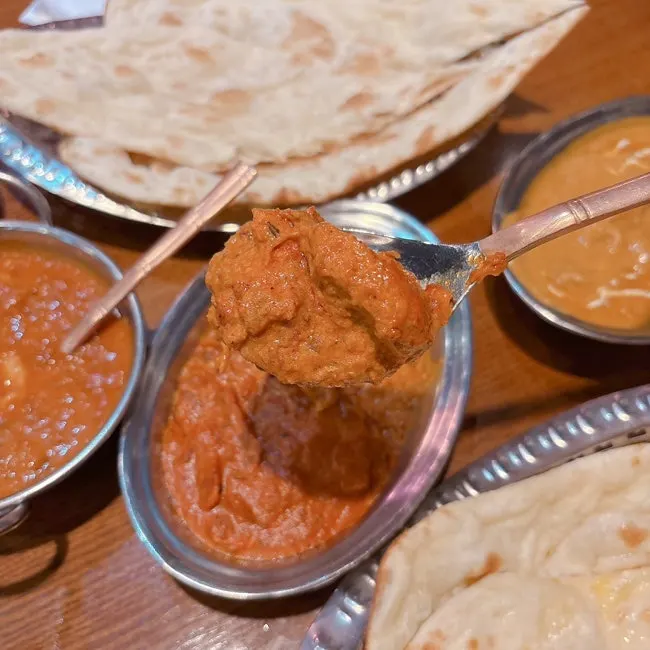 Tomato-based chicken tikka masala