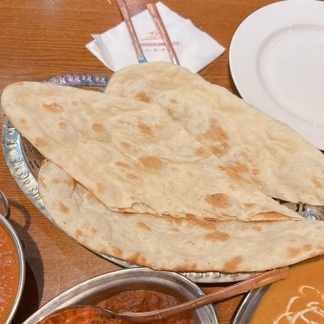 Butter naan and chicken tikka masala