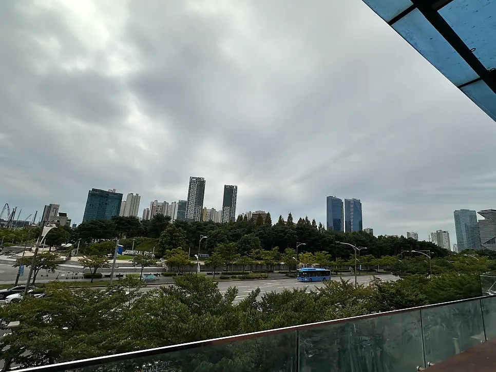 Indian restaurant location in front of Songdo Central Park