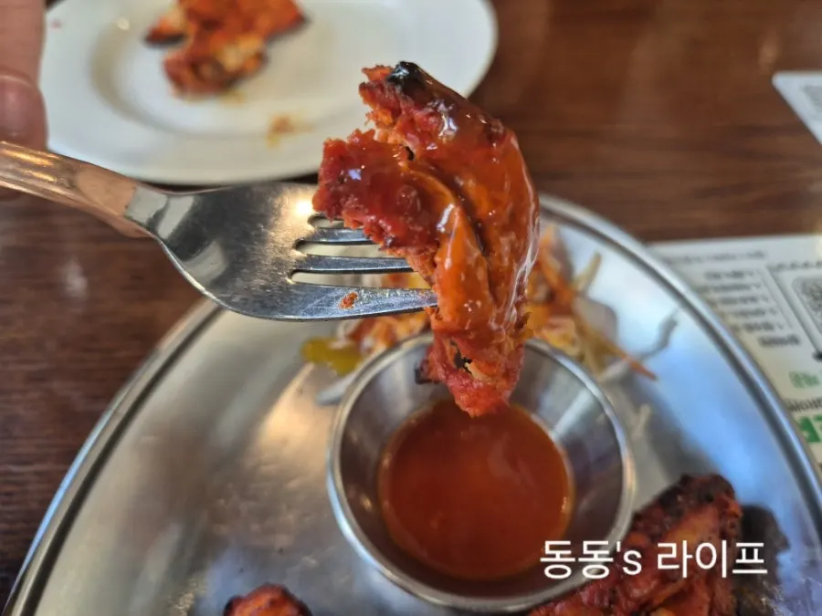 소스에 찍어 먹는 탄두리치킨