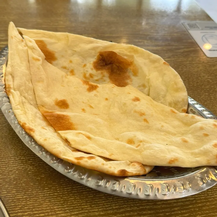 커리와 곁들인 기본 난