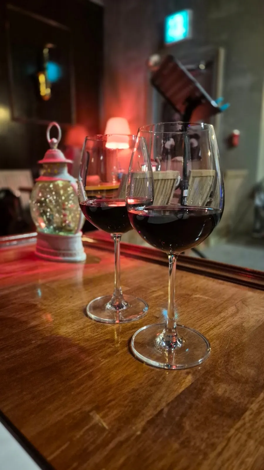 House wine poured by a Jazz 257 staff member