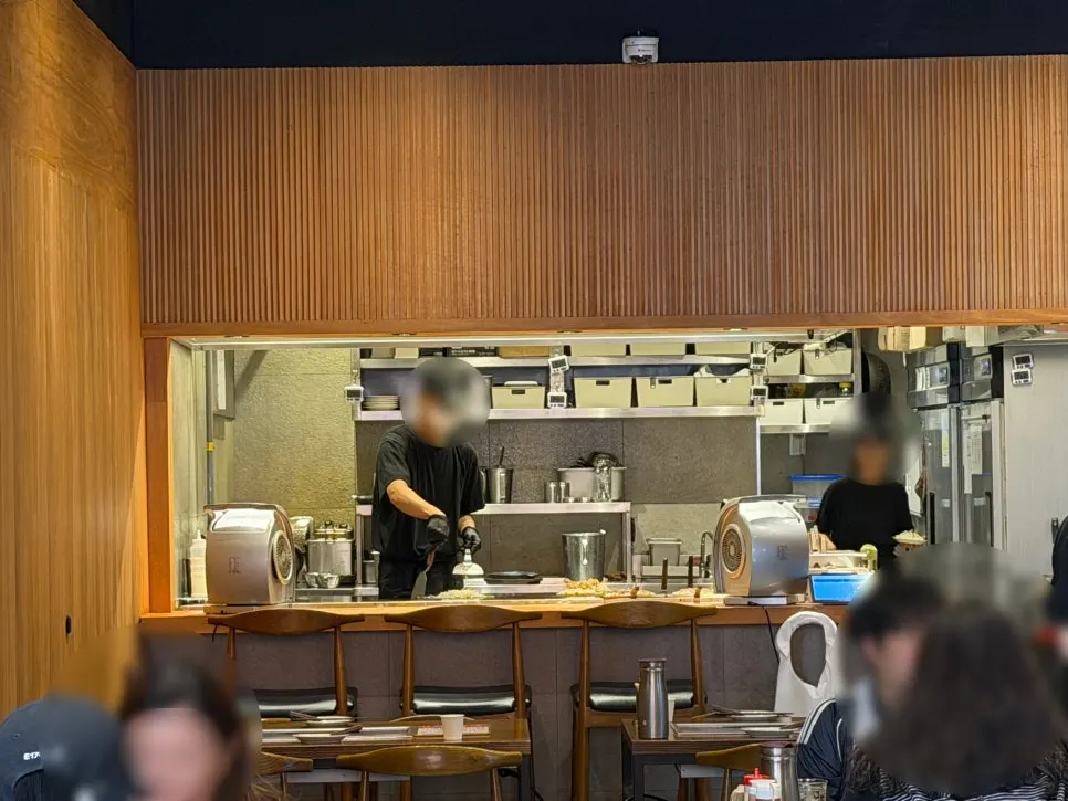 Large grill installed at the table
