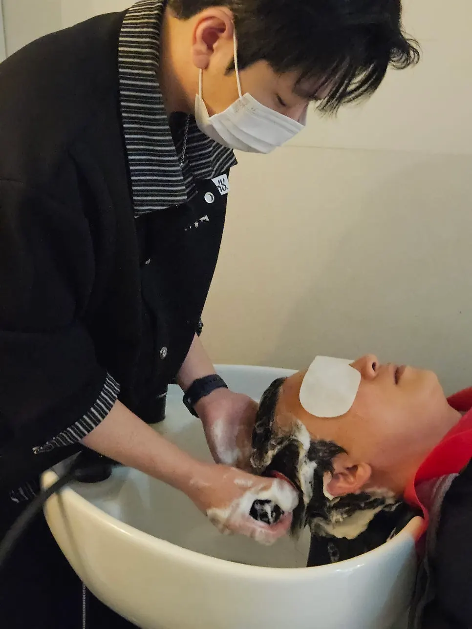 Scalp undergoing aqua peeling treatment
