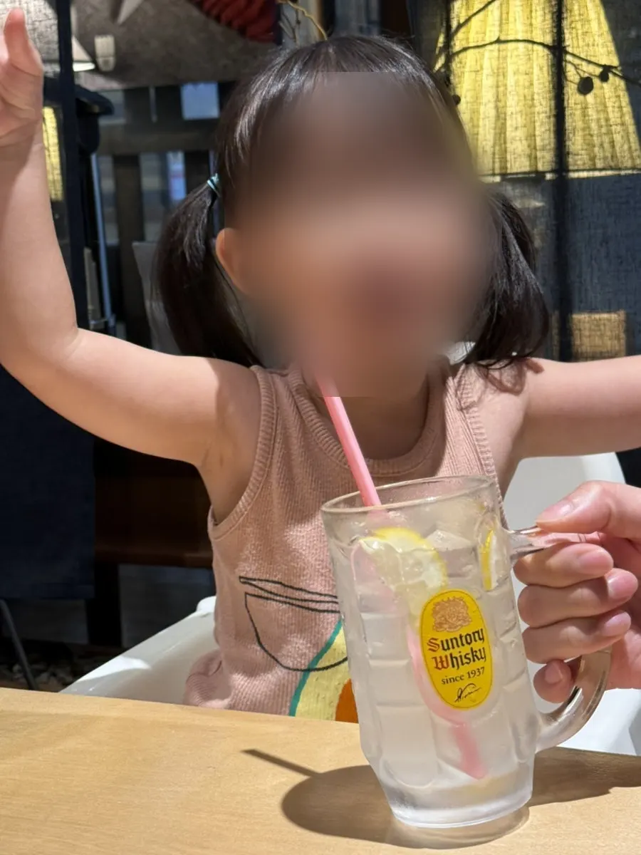 レモネードが好きな子供