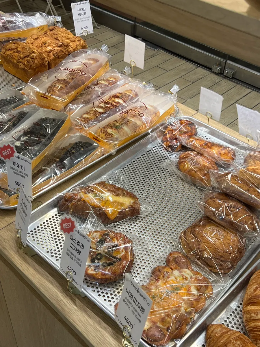 Bread display corner inside the store