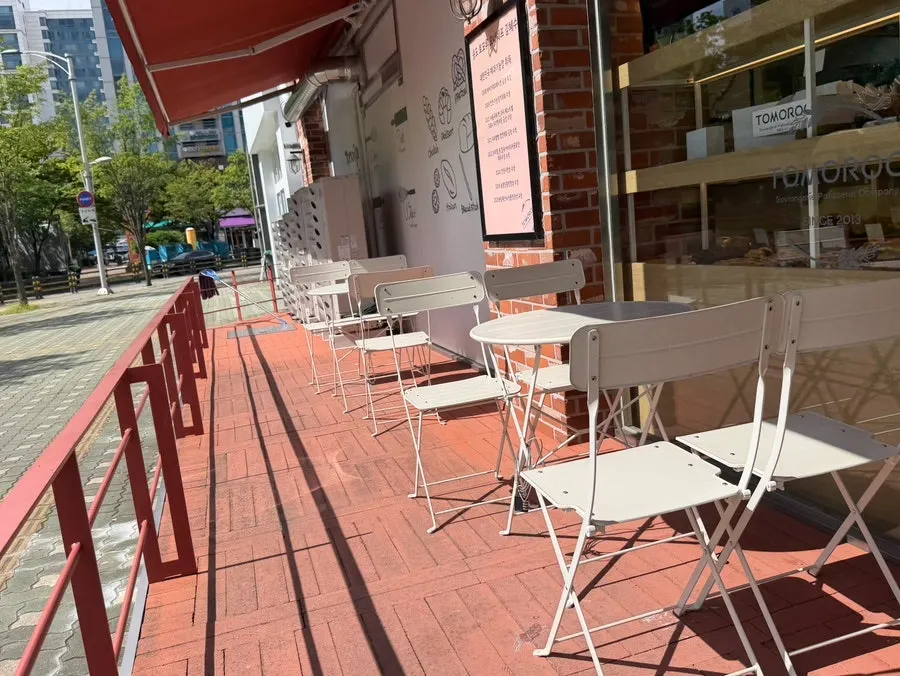 Outdoor terrace tables at Tomoru Bakery