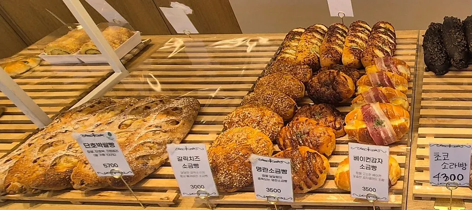 Full view of the bread display at Tomoru Bakery, Songdo