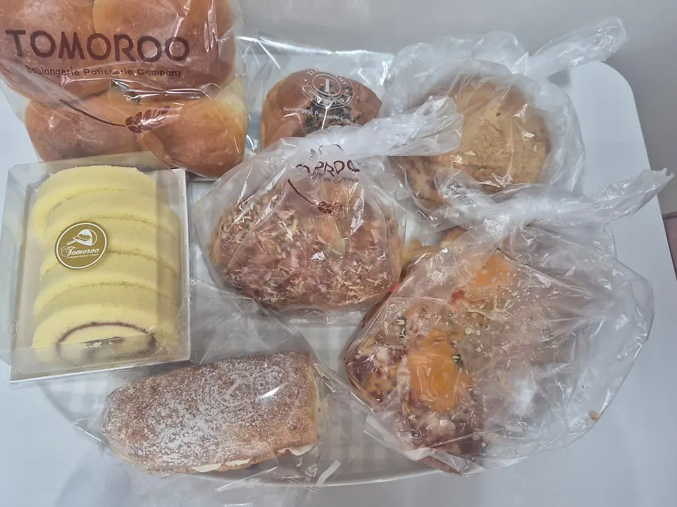 Morning bread, caramel latte and other items ordered