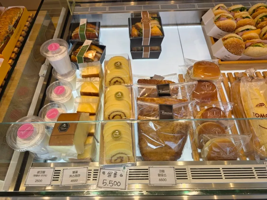 View inside Tomoru Bakery