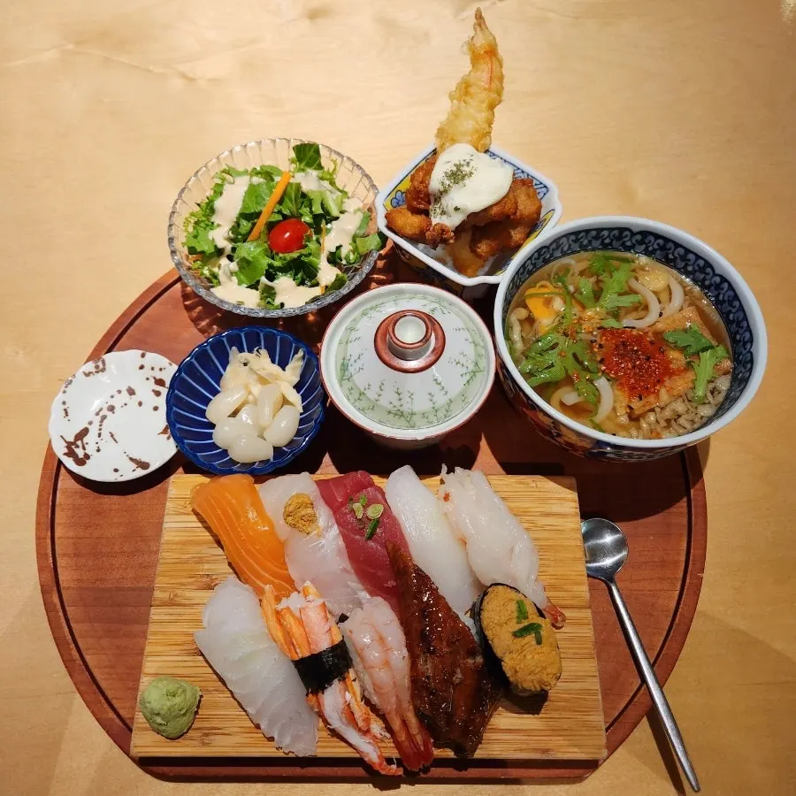 A full Signature Sushi Set meal