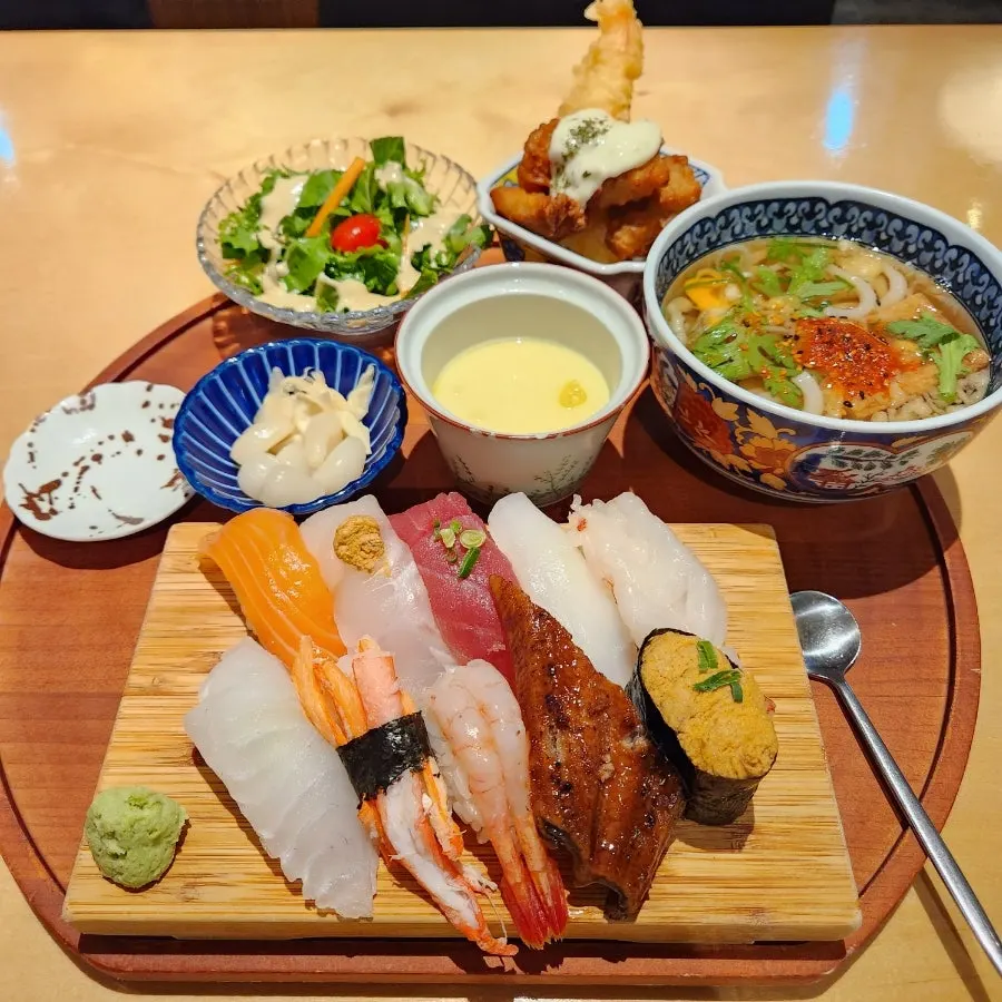 Set meal with 10 pieces of sushi and side dishes