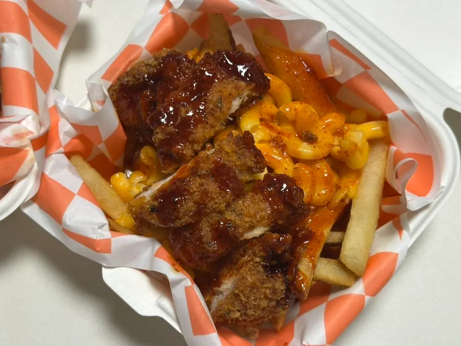 맥앤치즈 핫치킨 한 그릇